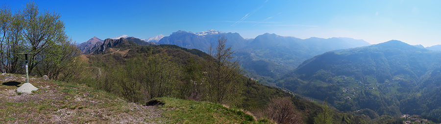 Dal Pizzo di Spino la linea tagliafuoco e la Val Serina
